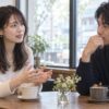 カフェで落ち着いて話す男女